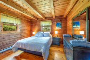 2 makuuhuonetta, työpöytä, ilmainen Wi-Fi, vuodevaatteet