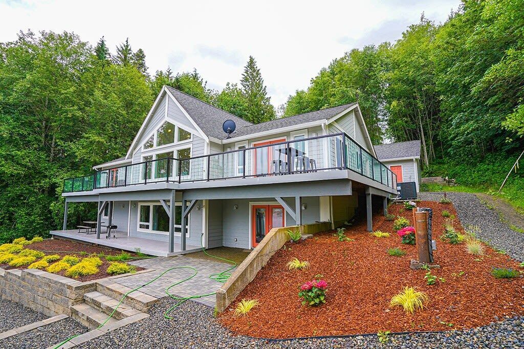 The backyard and beach can also be accessed via the lower floor