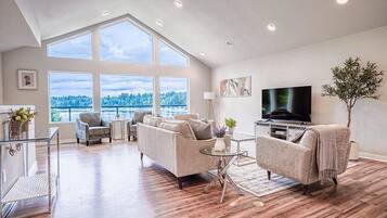 Fernseher, Tischfußball, Arbeitsbereiche