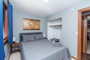 4 bedrooms, iron/ironing board, free WiFi, bed sheets