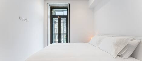 1 غرفة نوم ومكتب وخدمة الإنترنت وملاءات أسرّة