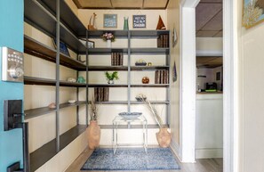 Interior - 20 MINUTES AWAY FROMTHE BEACH (Brunswick)