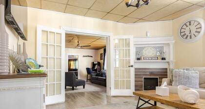 20 MINUTES AWAY FROMTHE BEACH