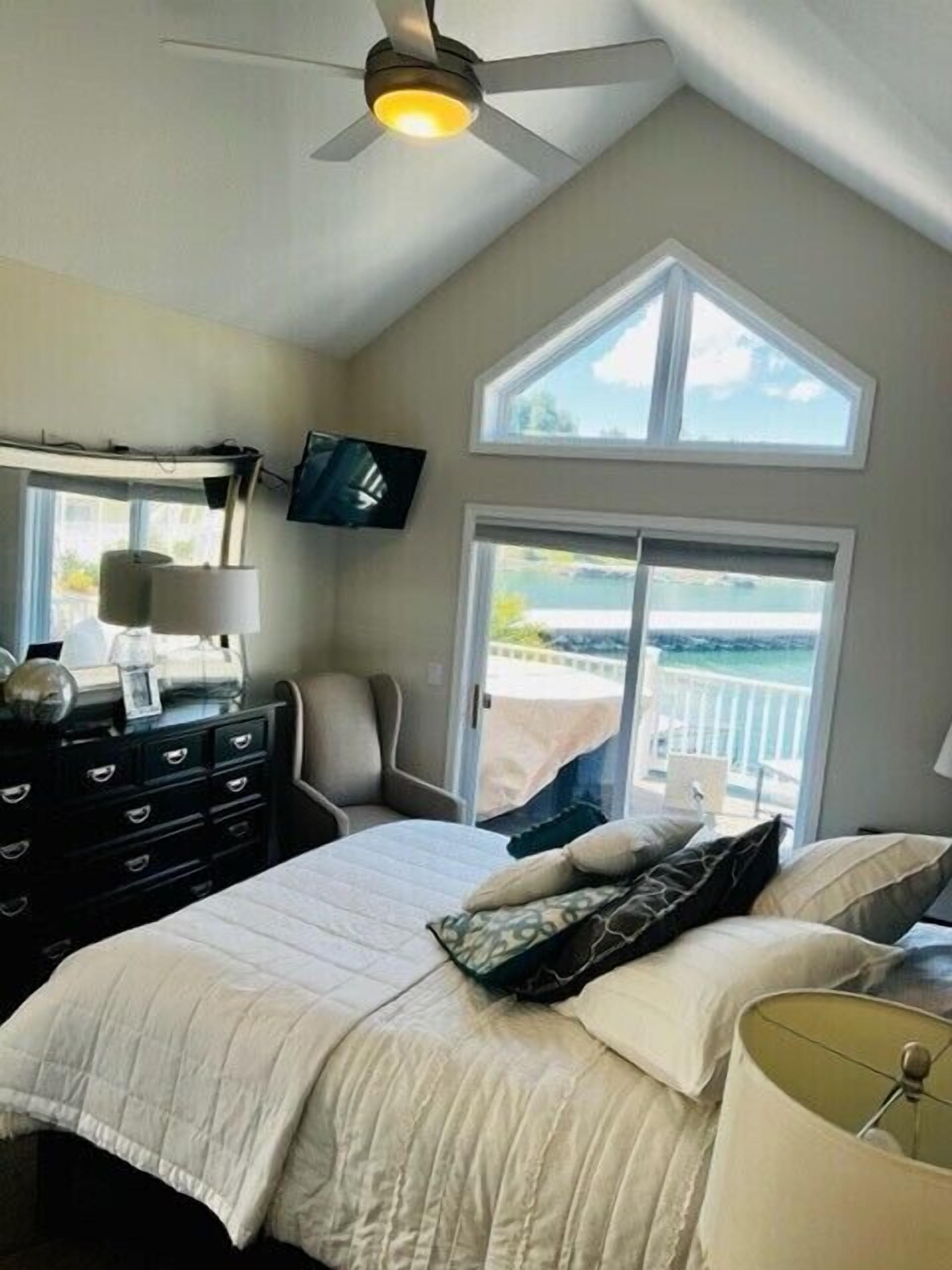 5 chambres, bureau, Wi-Fi gratuit, draps fournis