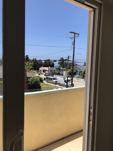 PRIVATE OCEAN BREEZE COZY APARTMENT w FIEPLACE 
Comfy King bd/1Ba & BEACHES! 