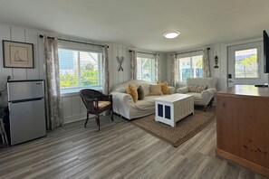 TV - Gone Fishing - Channel Front in Garden City Beach (Garden City Beach)