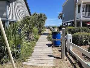 Property grounds - Gone Fishing - Channel Front in Garden City Beach (Garden City Beach)