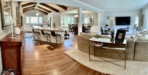 Smart TV, fireplace, books - ULTRA LUX House Equipped with Large Chef’s Kitchen (Minneapolis)