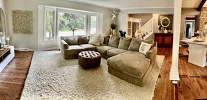 تلفزيون ذكي، مدفأة، كُتُب