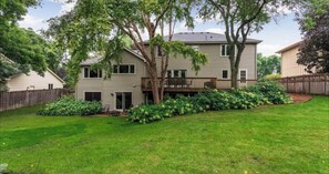 Exterior - ULTRA LUX House Equipped with Large Chef’s Kitchen (Minneapolis)