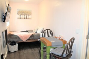 1 chambre, lit avec matelas en mousse à mémoire, Wi-Fi, literie fournie