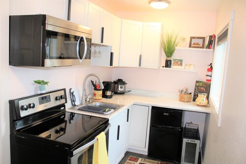 Delightfully Modern Studio/Tiny House 💠 D《Car rental Avlble》