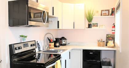 Delightfully Modern Studio/Tiny House 💠 D《Car rental Avlble》