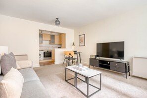 TV, stereo - Modern Clerkenwell 1BR w/ Private Terrace, near Barbican, by Blueground (London)