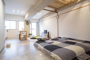 1 soverom, skrivebord, strykejern/-brett og wi-fi (inkludert)