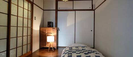 1 bedroom, desk, iron/ironing board, free WiFi