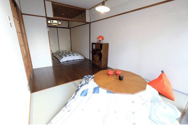 1 chambre, bureau, fer et planche à repasser, accès au Wi-Fi (inclus)