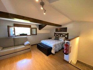 3 bedrooms, iron/ironing board, bed sheets
