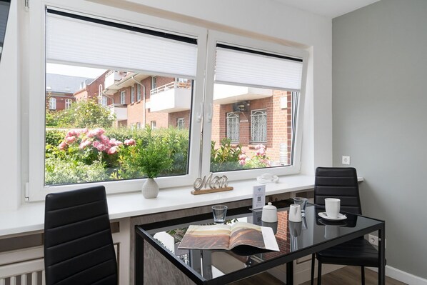 Unclassified image, 1 of 19, button - Adrian 3 - Gemütliches, Zentrales Apartment für 2 Personen, Wlan und TV, Separate Küche (Sylt)