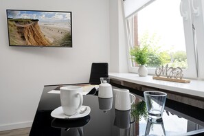 Unclassified image, 4 of 19, button - Adrian 3 - Gemütliches, Zentrales Apartment für 2 Personen, Wlan und TV, Separate Küche (Sylt)