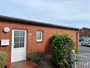 Unclassified image, 5 of 19, button - Adrian 4 - Simple, central apartment for 2 persons, incl. WLAN and TV, separate (Sylt)