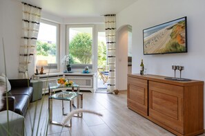 Unclassified image, 3 of 21, button