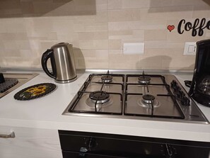 Frigorifero, microonde, forno, lavastoviglie