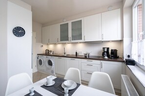 Unclassified image, 4 of 35, button