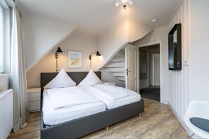 3 bedrooms, desk, WiFi