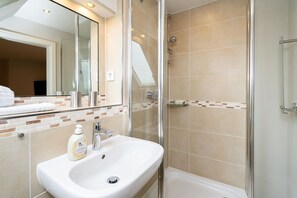 Shower, hair dryer - Süderliebe - Modern house for 6 pers. with terrace, parking space, WLAN. (Sylt)