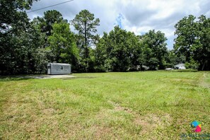 Property grounds - Cottage in Richmond Hill, Pet Friendly with King Bed (Richmond Hill)