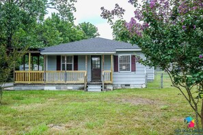 Exterior - Cottage in Richmond Hill, Pet Friendly with King Bed (Richmond Hill)