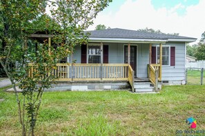 Exterior - Cottage in Richmond Hill, Pet Friendly with King Bed (Richmond Hill)