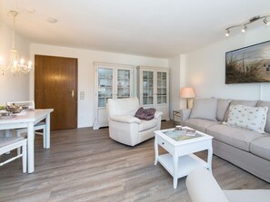 Unclassified image, 3 of 19, button