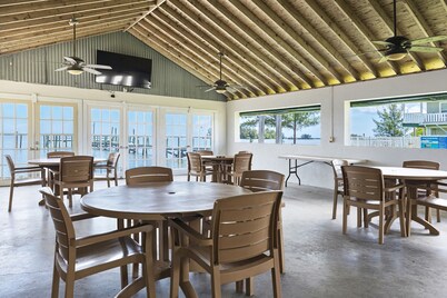 The Sportsman's Lodge & Marina