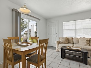Premium Room | Living area - The Sportsman's Lodge & Marina (Sebastian)