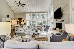 House, Multiple Beds, Kitchen, Pool View (7 Seaside Sparrow) | Living area