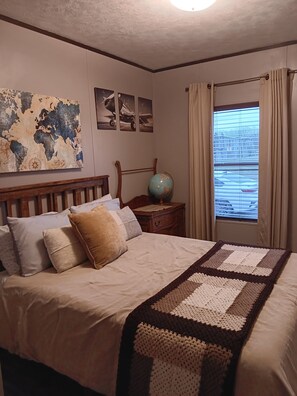 3 bedrooms, free WiFi, bed sheets - Scenic View - this farm has it all! (Corbin)