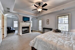 4 bedrooms, desk, iron/ironing board, travel crib