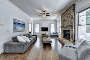 Smart TV, fireplace