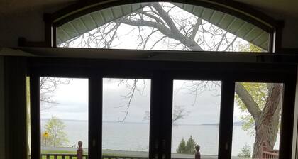 Exclusive Lakefront Home Retreat w/Baby Grand Piano for Family FLX Fun & Friends