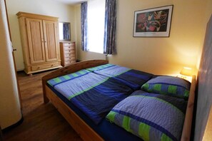 2 bedrooms, WiFi - Ferienwohnung Am Hafen West "tjalk" (Wittmund)