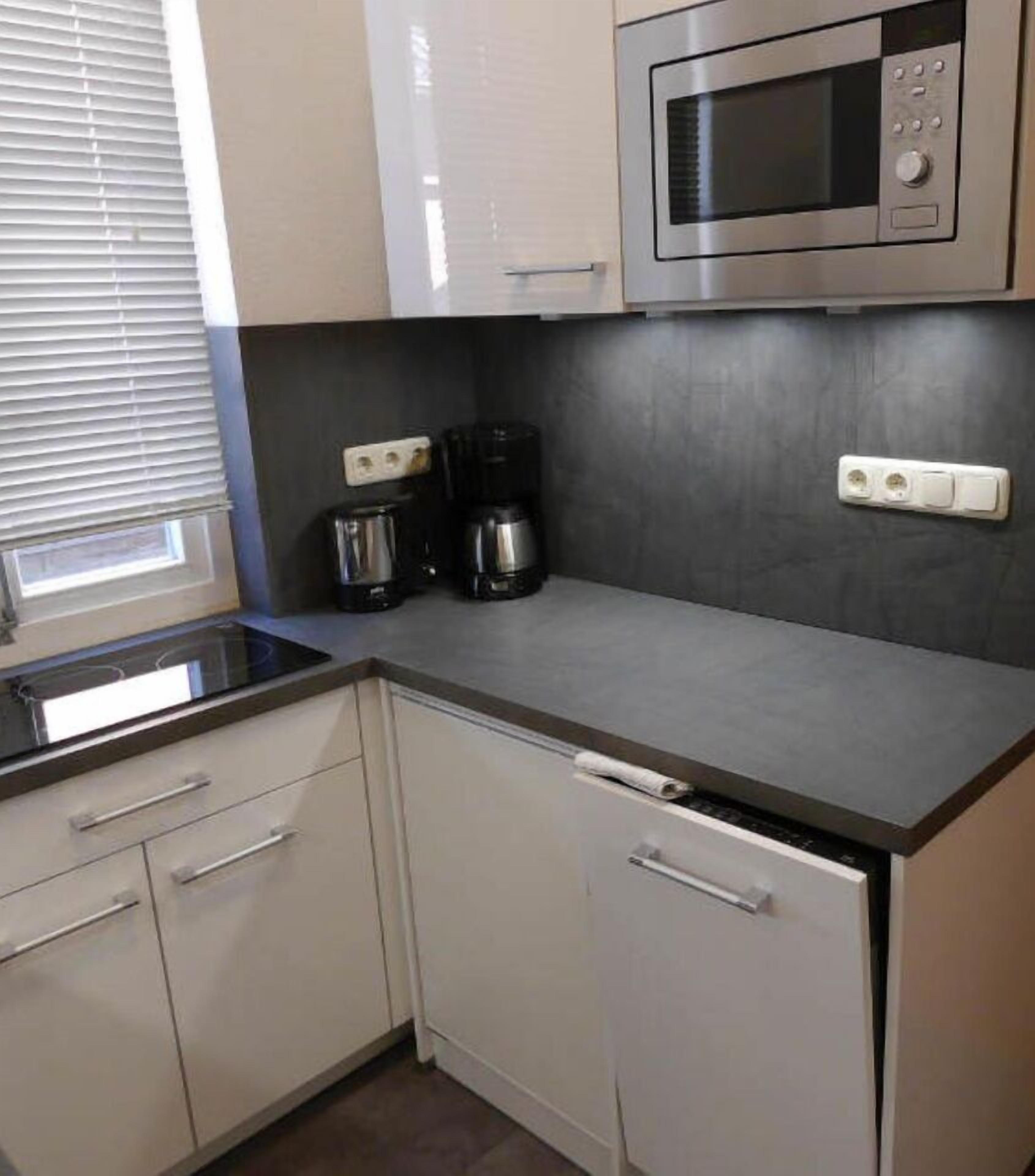 Kühlschrank, Mikrowelle, Ofen, Geschirrspüler