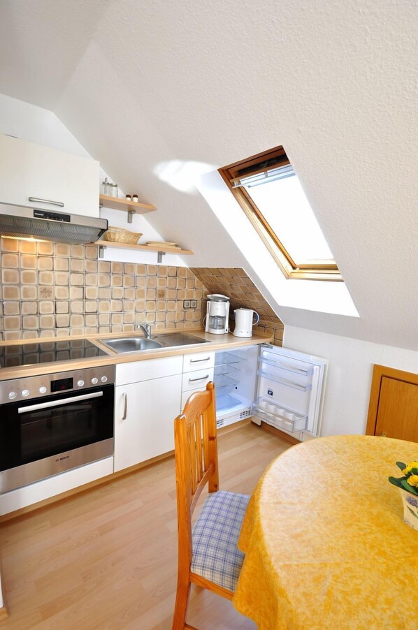 Unclassified image, 1 of 11, button