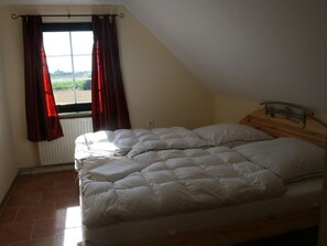 2 slaapkamers, een strijkplank/strijkijzer, wifi