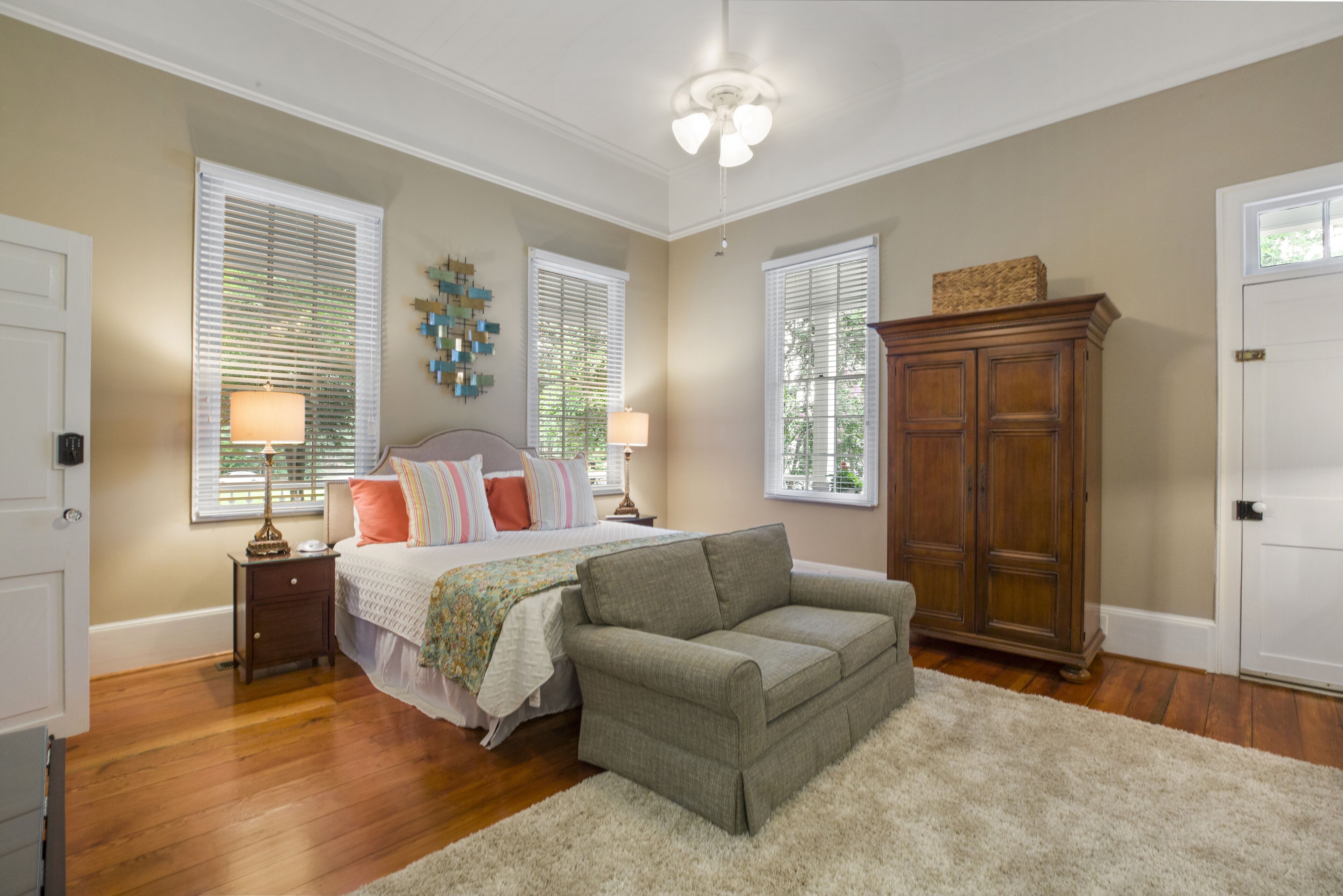 غرفة فردية | أغطية فراش متميزة وأسرّة بإسفنج يتكيف مع شكل الجسم