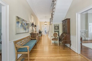 Hallway - Liberty Hall Bed and Breakfast (Pendleton)