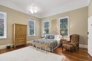 Premium bedding, memory-foam beds, individually decorated - Liberty Hall Bed and Breakfast (Pendleton)