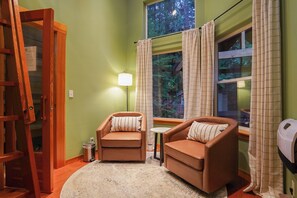 Interior - Spacious retreat, Pet Friendly,  Hot Tub, outdoor entertaining space, Sauna and Fireplace! (Glacier)