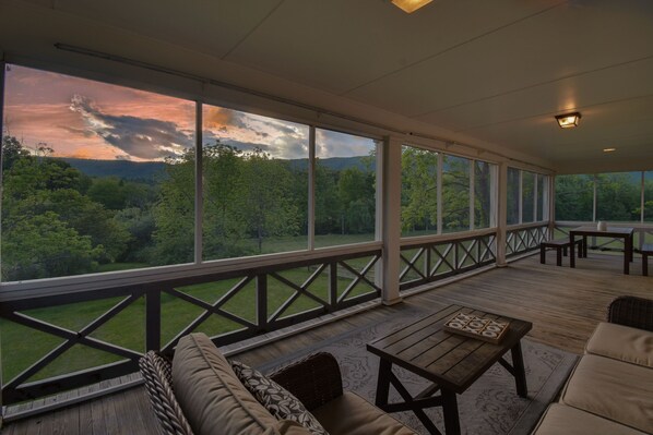 المنشأة من الداخل